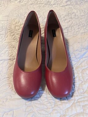 Array Red Round-Toe Kitten Heels